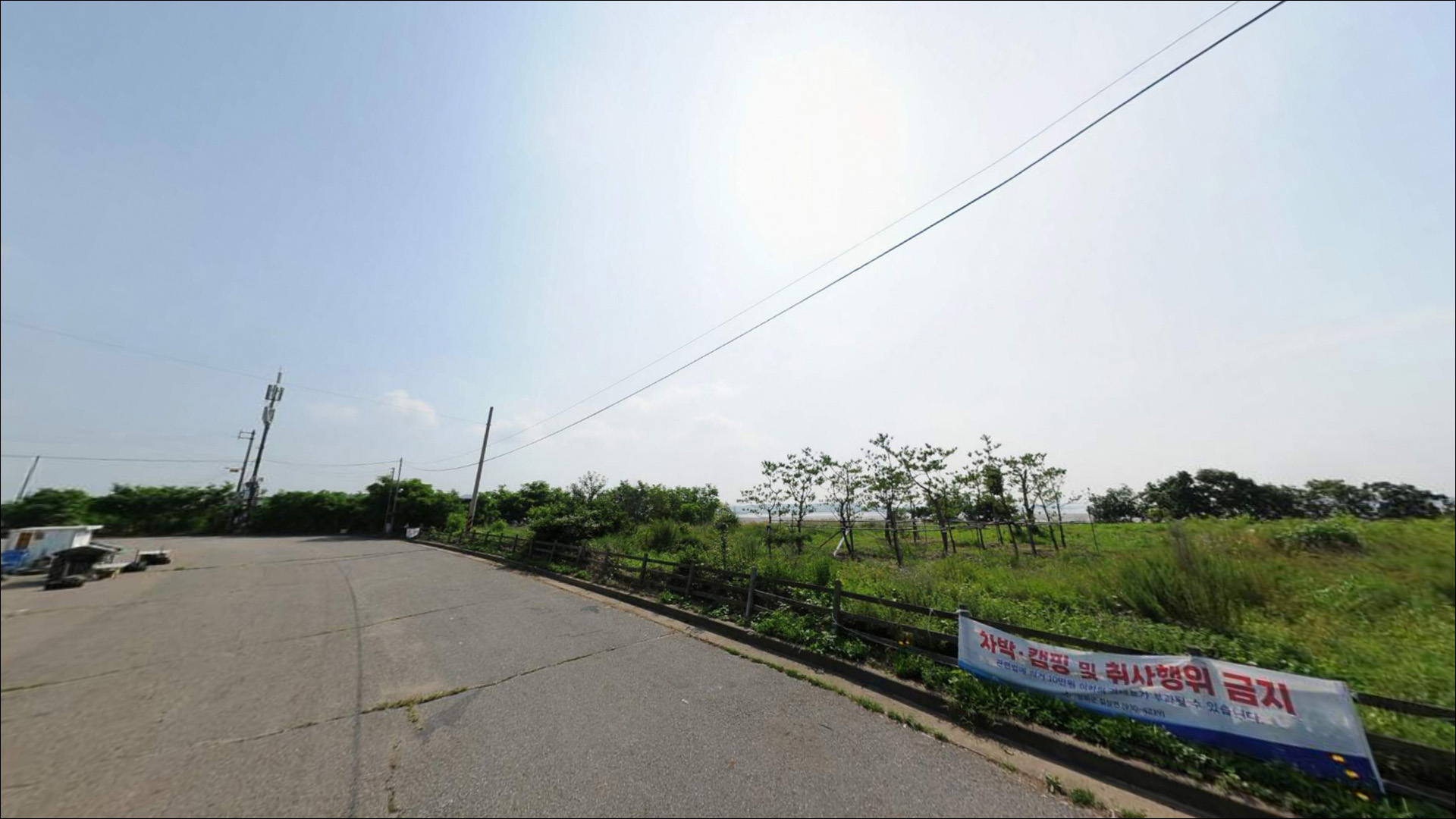 해안도시참숯불장어 건너편 주차장 주변 모습 3